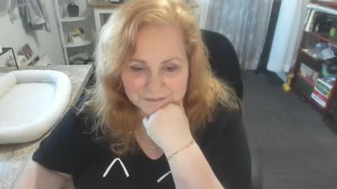 Snapshot of bellavoca chatting on 11-28-25, 12:41 Bellavoca online show from 11-28-25, 12:41