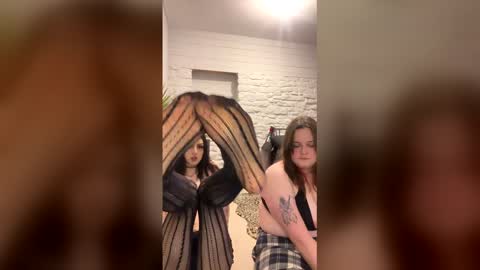 bellaxlauren online show from 02-24-26, 08:51