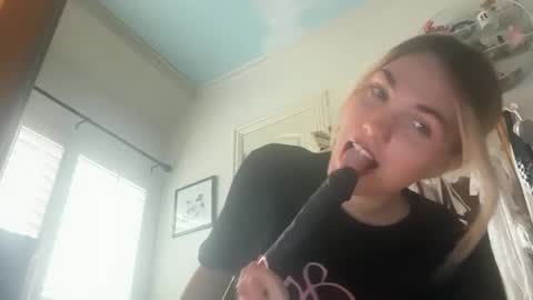 Bella 3 online show from 05-15-26, 07:10