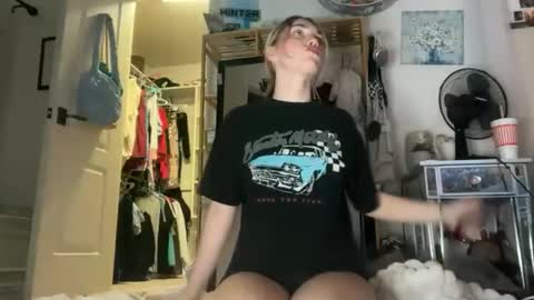 Bella 3 online show from 05-18-26, 05:46