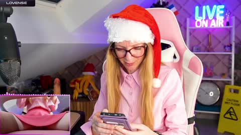 Snapshot of belle_alice chatting on 12-13-24, 12:50 Alice online show from 12-13-24, 12:50