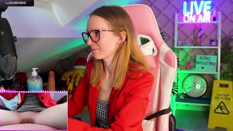 Snapshot of belle_alice chatting on 01-31-25, 10:42 Alice online show from 01-31-25, 10:42