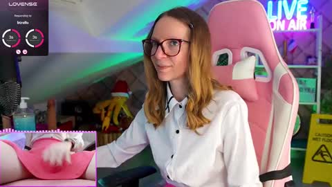 Snapshot of belle_alice chatting on 02-10-25, 01:44 Alice online show from 02-10-25, 01:44