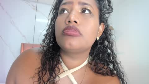 Snapshot of belle_brunette chatting on 01-12-25, 01:42 belle online show from 01-12-25, 01:42
