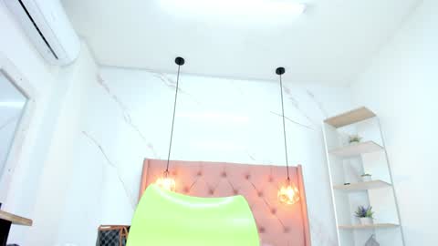 Snapshot of belle_brunette chatting on 01-19-25, 03:39 belle online show from 01-19-25, 03:39