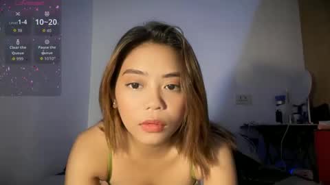Snapshot of belle_pepper chatting on 10-06-25, 01:36 belle online show from 10-06-25, 01:36
