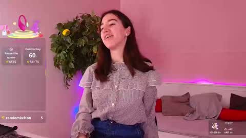 Bella online show from 09-10-25, 03:56