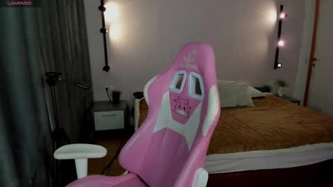 Belle online show from 11-09-25, 01:04