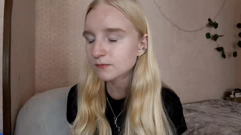 Snapshot of bellemellody chatting on 06-07-26, 05:22 bellemellody online show from 06-07-26, 05:22