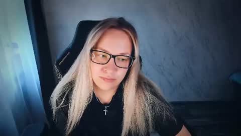 Snapshot of bellezza_ chatting on 06-11-26, 05:00 Your Annabelle Wolf online show from 06-11-26, 05:00