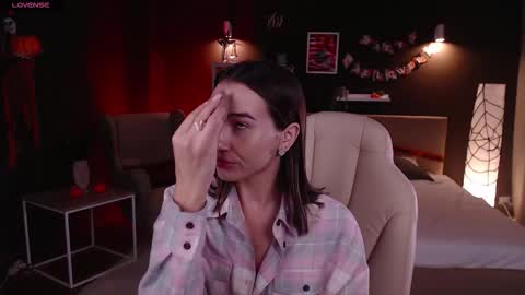 Bella online show from 10-23-25, 01:05