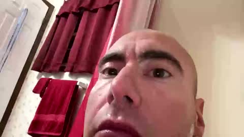 Snapshot of belowthainfluence chatting on 11-09-25, 07:06 Joey online show from 11-09-25, 07:06