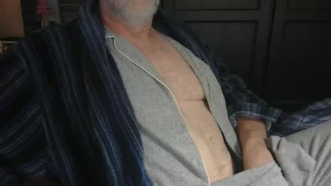 Snapshot of bendrinkin chatting on 02-10-25, 10:09 bendrinkin online show from 02-10-25, 10:09