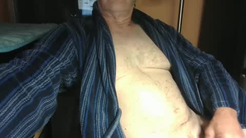 Snapshot of bendrinkin chatting on 09-20-25, 10:05 bendrinkin online show from 09-20-25, 10:05