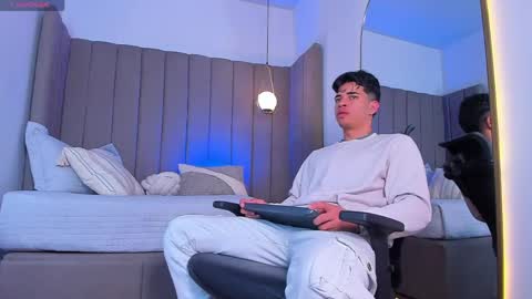 Snapshot of benjamin_more chatting on 05-17-26, 03:37 BENJAMIN online show from 05-17-26, 03:37