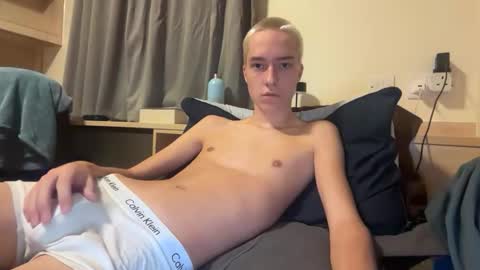 Snapshot of benji_j8 chatting on 11-09-25, 10:19 benji_j8 online show from 11-09-25, 10:19