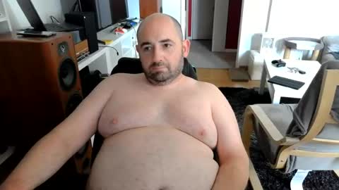 Snapshot of bennn54 chatting on 07-18-26, 09:35 Ben online show from 07-18-26, 09:35
