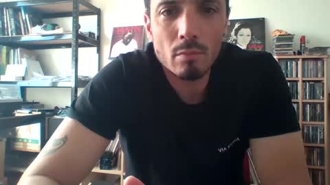 Snapshot of bennyhola chatting on 05-18-26, 01:28 BennyHola online show from 05-18-26, 01:28