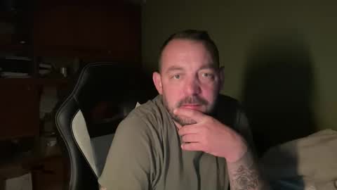 Snapshot of benochau chatting on 04-28-26, 10:37 benochau online show from 04-28-26, 10:37