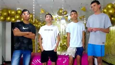 Snapshot of benz_boys chatting on 01-07-25, 12:20 benz boys online show from 01-07-25, 12:20