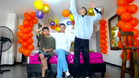 Snapshot of benz_boys chatting on 03-09-25, 12:09 benz boys online show from 03-09-25, 12:09