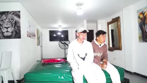 Snapshot of benz_boys chatting on 09-19-25, 11:33 benz boys online show from 09-19-25, 11:33