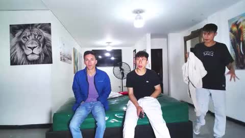 Snapshot of benz_boys chatting on 10-12-25, 12:04 benz boys online show from 10-12-25, 12:04