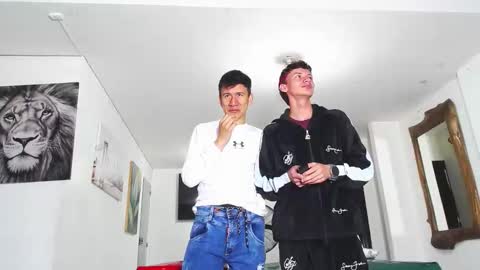 Snapshot of benz_boys chatting on 10-17-25, 12:08 benz boys online show from 10-17-25, 12:08