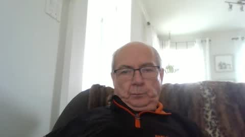 bernard1102 online show from 05-07-26, 01:16