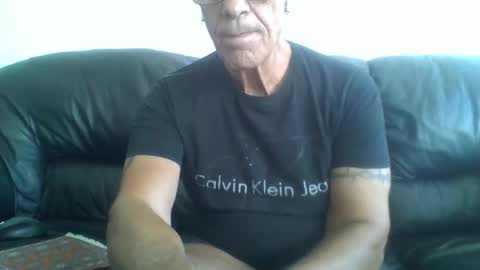 Snapshot of besi620901 chatting on 06-10-26, 04:50 besi620901 online show from 06-10-26, 04:50