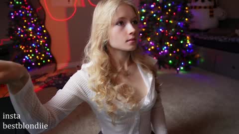 Snapshot of bestblondiiecb chatting on 12-23-24, 05:22 Chloe Next stream on Friday online show from 12-23-24, 05:22