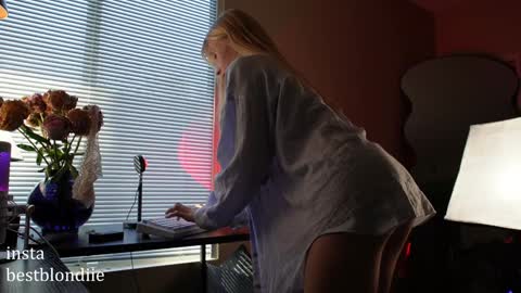 Snapshot of bestblondiiecb chatting on 01-03-25, 11:33 Chloe Next stream on Friday online show from 01-03-25, 11:33