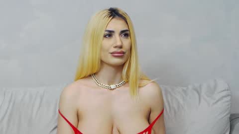 Snapshot of bethierusse chatting on 01-23-25, 02:12 bethierusse online show from 01-23-25, 02:12
