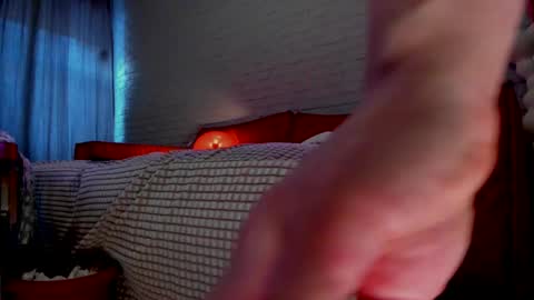 Snapshot of betty_buns chatting on 04-24-26, 04:42 Kami online show from 04-24-26, 04:42