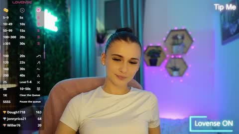 Snapshot of betty_greyy chatting on 10-17-25, 08:11 Betty Grey online show from 10-17-25, 08:11