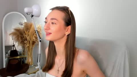 Snapshot of betty_watts chatting on 06-18-26, 01:17 Kelly online show from 06-18-26, 01:17