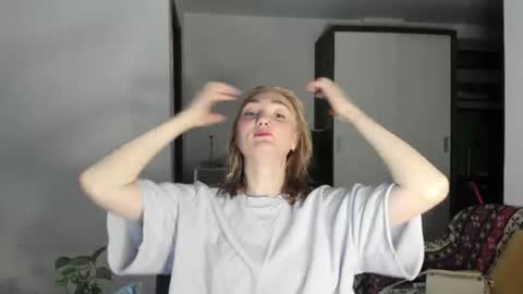 Dory make me happier online show from 06-18-26, 04:02