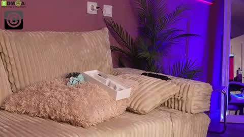 Snapshot of bettyvelvet chatting on 07-12-26, 04:58 Betty online show from 07-12-26, 04:58