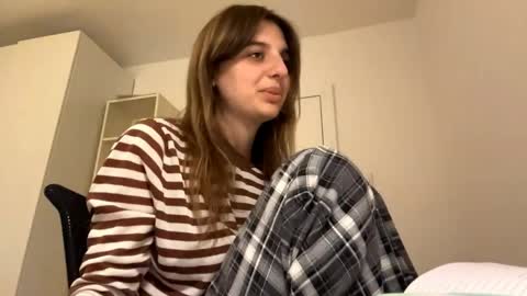 Snapshot of beulahweikert chatting on 05-09-26, 06:13 Lina online show from 05-09-26, 06:13