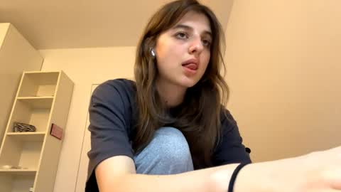 Snapshot of beulahweikert chatting on 05-17-26, 05:20 Lina online show from 05-17-26, 05:20