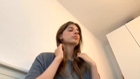 Snapshot of beulahweikert chatting on 06-18-26, 05:17 Lina online show from 06-18-26, 05:17