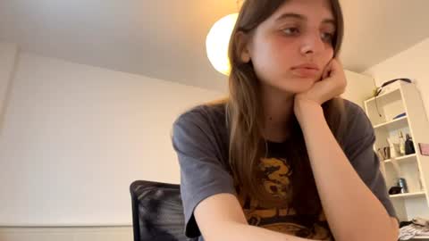Snapshot of beulahweikert chatting on 06-23-26, 05:22 Lina online show from 06-23-26, 05:22