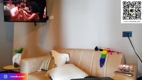 Nicolle Aviles online show from 11-03-25, 03:08