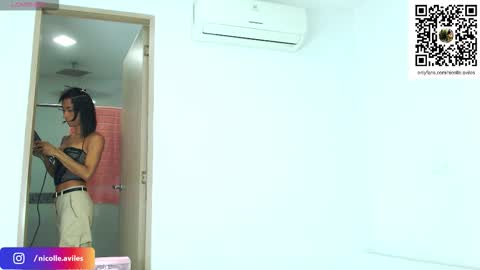 Snapshot of beuty_goddes777 chatting on 11-07-25, 10:43 Nicolle Aviles online show from 11-07-25, 10:43