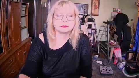 BeverlyCynia online show from 09-29-25, 11:15