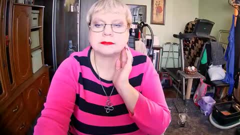 BeverlyQCynia online show from 10-23-25, 10:47