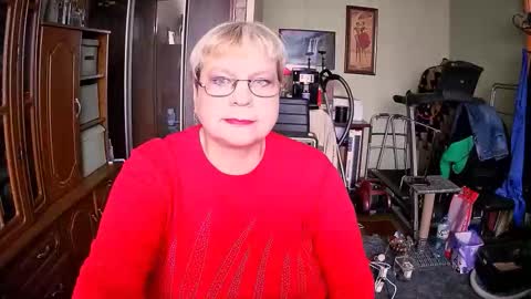 BeverlyQCynia online show from 11-07-25, 11:10