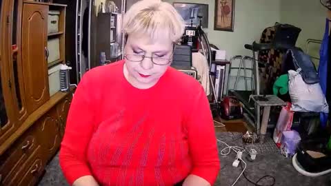 BeverlyQCynia online show from 11-08-25, 12:05