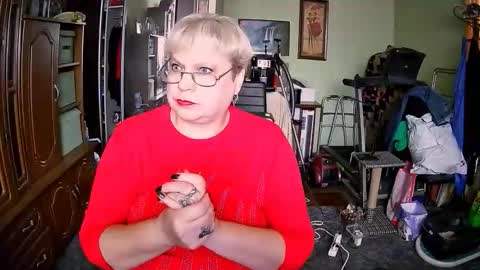 BeverlyQCynia online show from 11-09-25, 12:03