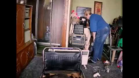 BeverlyQCynia online show from 11-13-25, 12:26